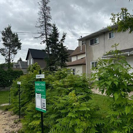 위니펙 Walking Distance To St Boniface, Easy Parking 빌라 외부 사진