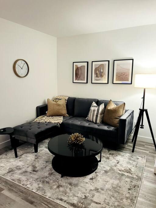위니펙 Walking Distance To St Boniface, Easy Parking 빌라 외부 사진
